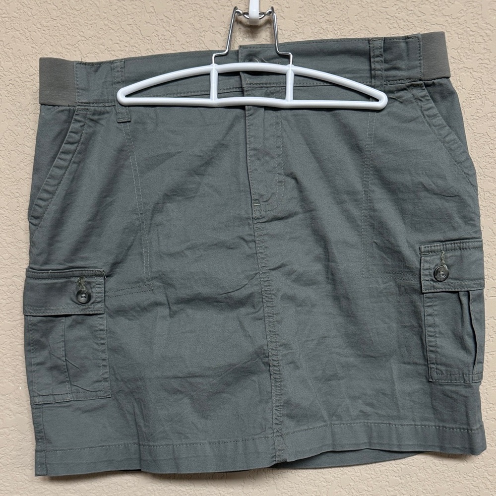 Lee Cargo Skort – Size M (Like New, Worn Once)